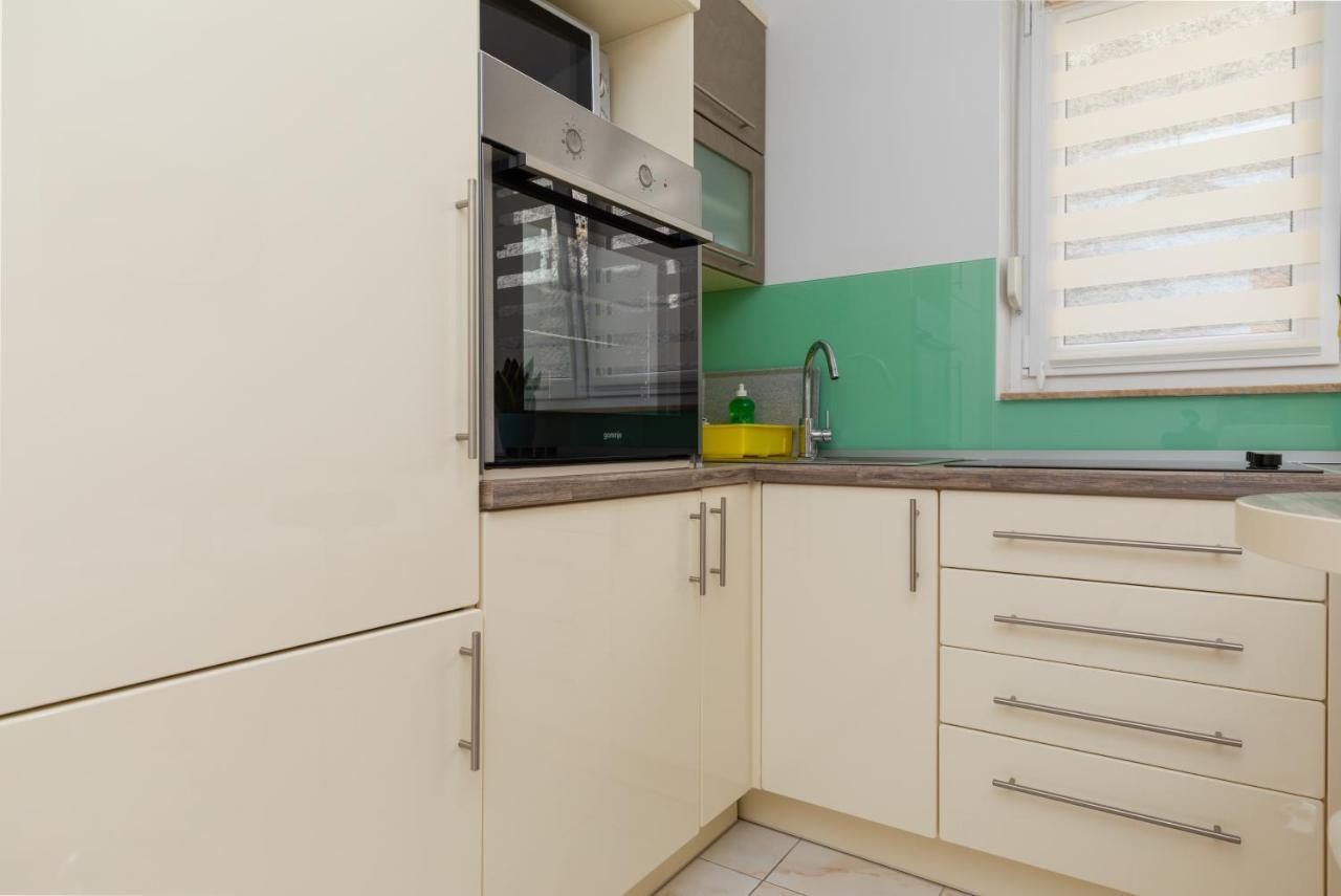 Apartments By The Sea Duce, Omis - 2992 Dugi Rat Zewnętrze zdjęcie